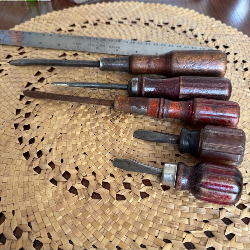 Lot of 5 Vintage Antique Wooden Handled Screwdrivers Flat Heads Tools - Picture 4 of 6